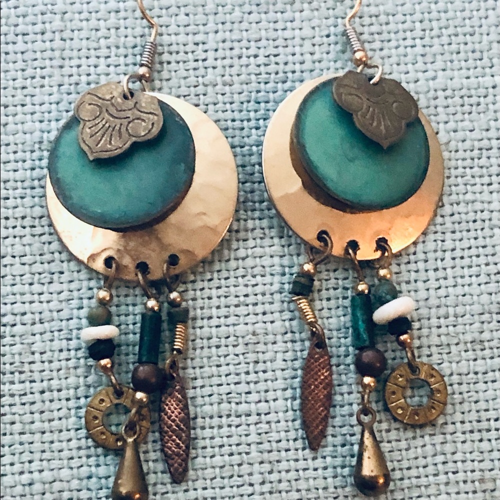 Beautiful Southwest Style Earrings with Nice details